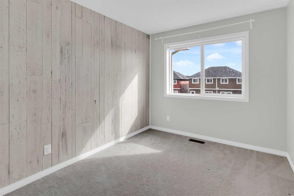140 Sundown Road, Cochrane, AB - Indoor Photo Showing Other Room