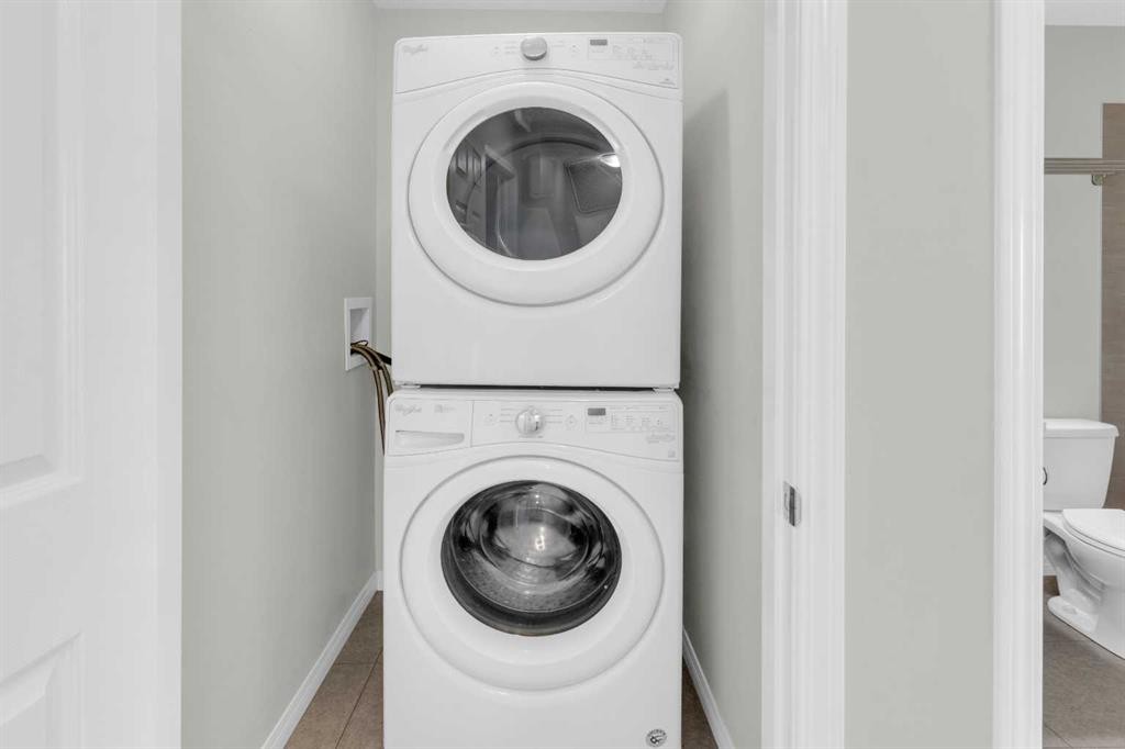 140 Sundown Road, Cochrane, AB - Indoor Photo Showing Laundry Room
