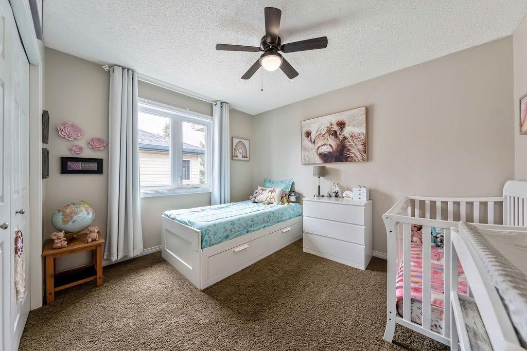 4 Cimarron Trail, Okotoks, AB - Indoor Photo Showing Bedroom