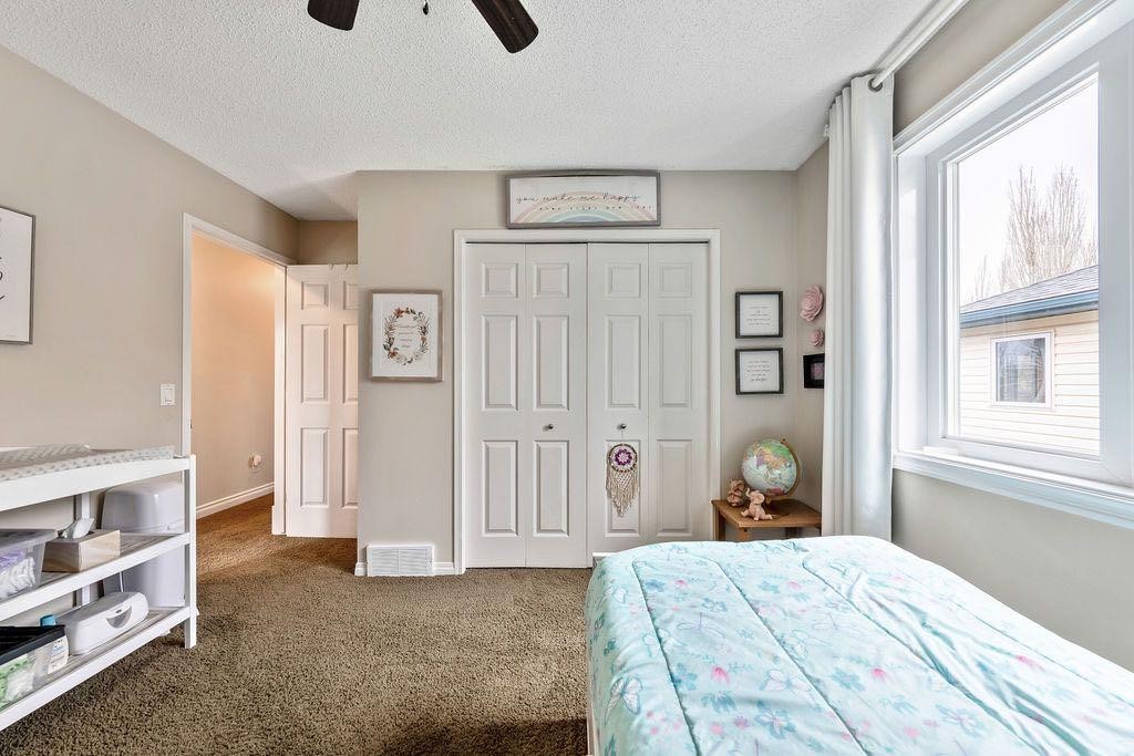 4 Cimarron Trail, Okotoks, AB - Indoor Photo Showing Bedroom