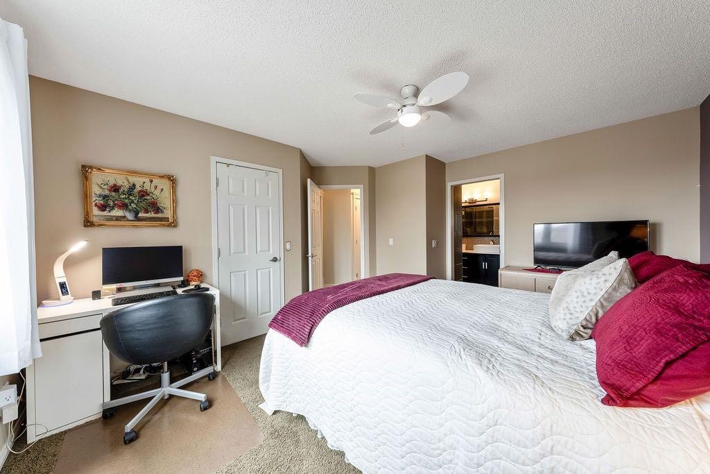 4 Cimarron Trail, Okotoks, AB - Indoor Photo Showing Bedroom