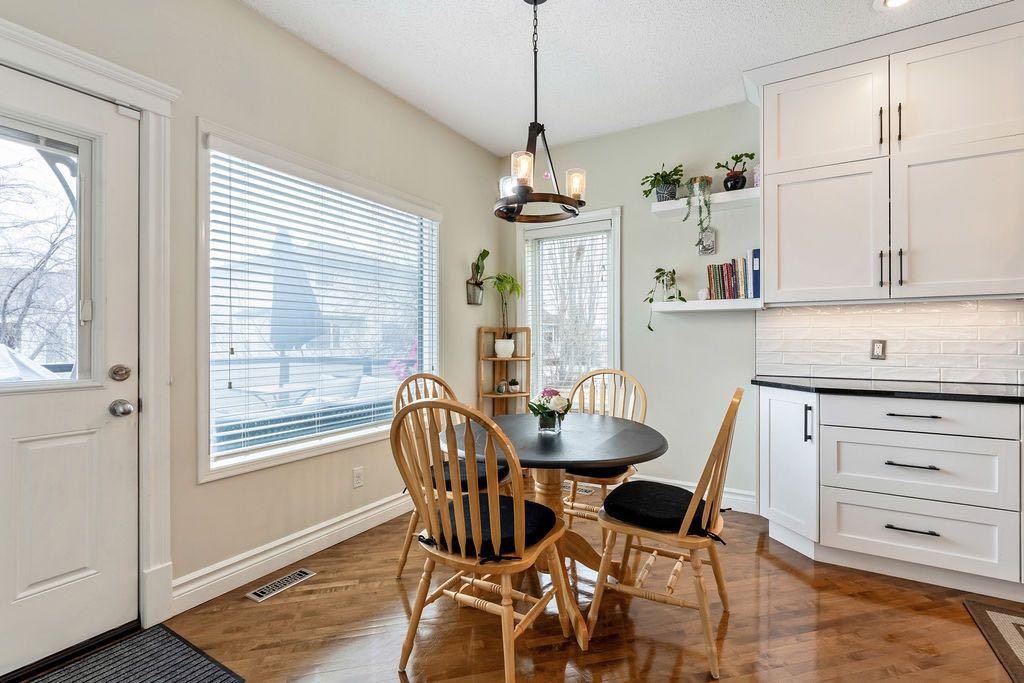 4 Cimarron Trail, Okotoks, AB - Indoor Photo Showing Dining Room