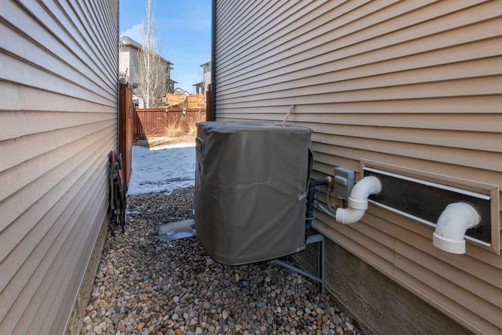 28 Cranarch Crescent Se, Calgary, AB - Outdoor With Exterior