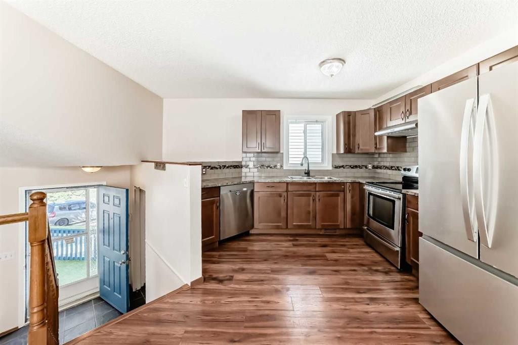 51 Covington Rise Ne, Calgary, AB - Indoor Photo Showing Kitchen With Double Sink