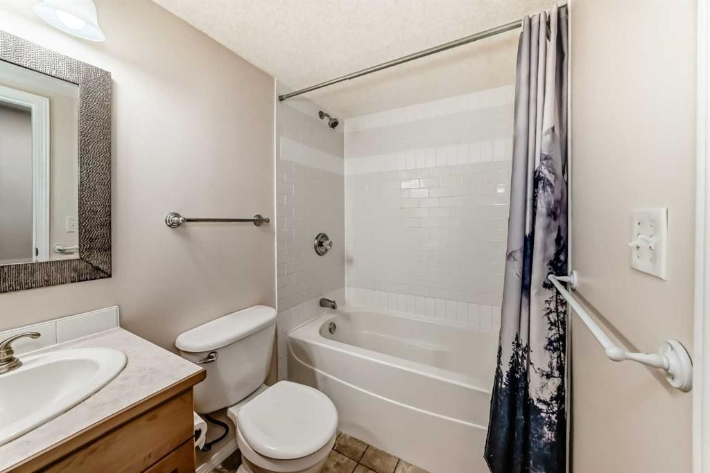 51 Covington Rise Ne, Calgary, AB - Indoor Photo Showing Bathroom