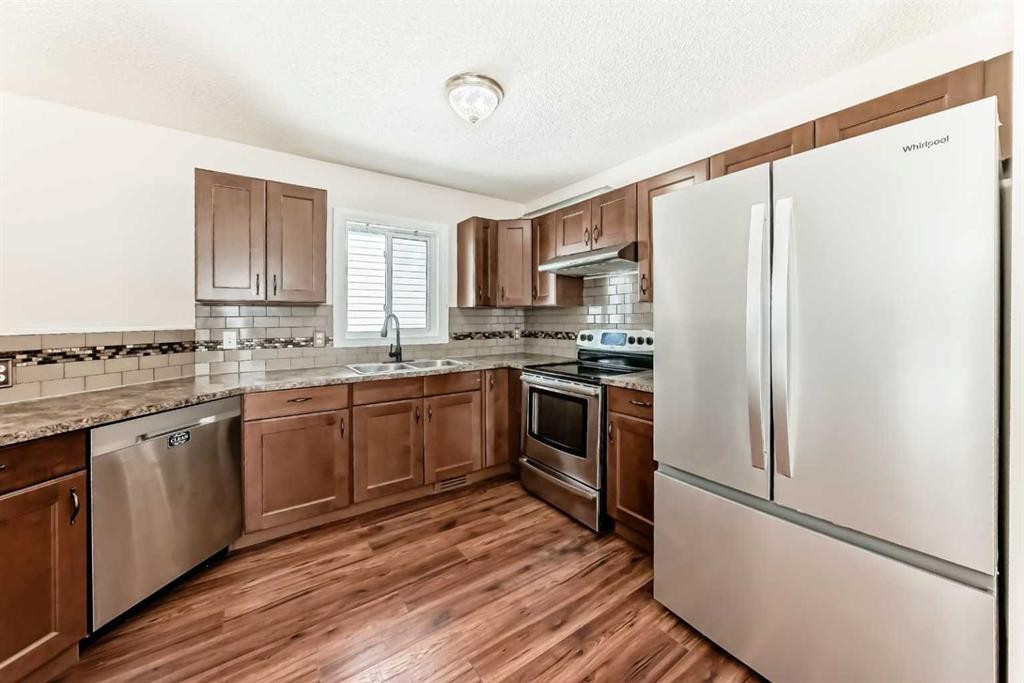 51 Covington Rise Ne, Calgary, AB - Indoor Photo Showing Kitchen With Double Sink