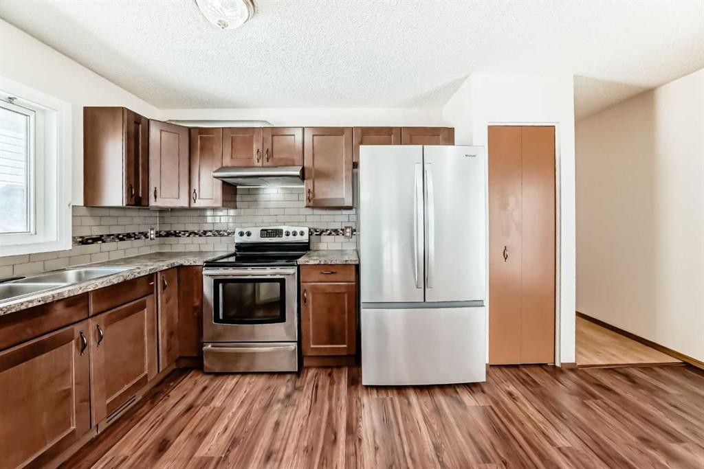 51 Covington Rise Ne, Calgary, AB - Indoor Photo Showing Kitchen With Double Sink
