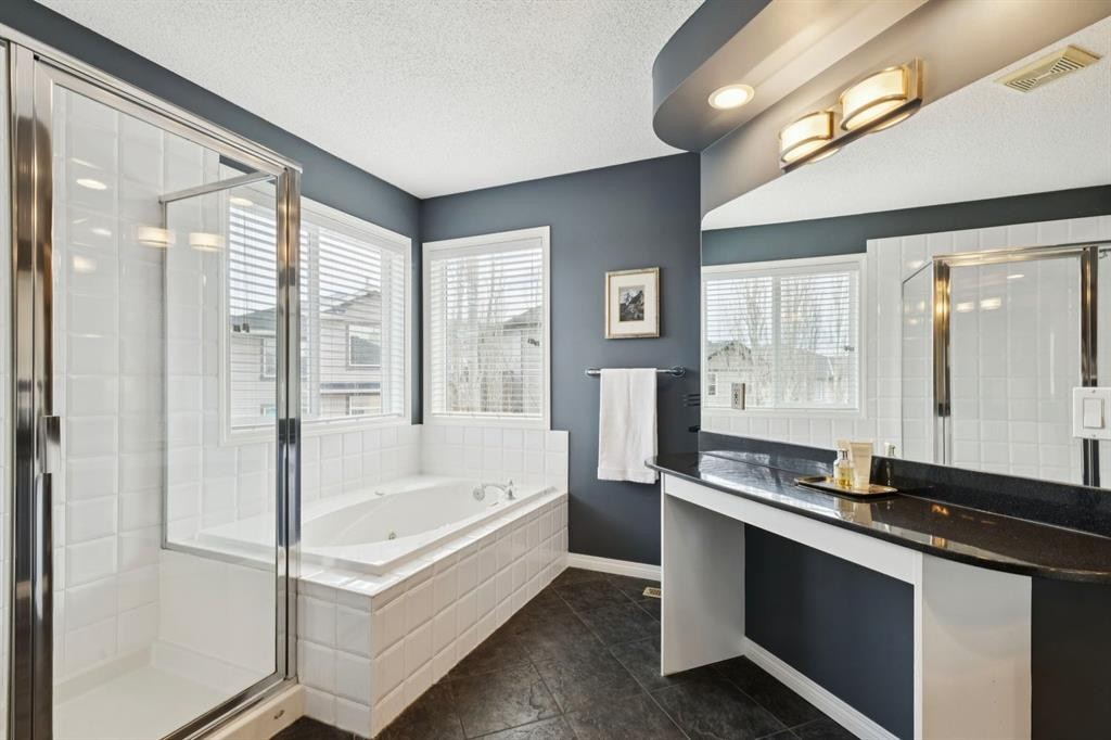 42 Cresthaven Way Sw, Calgary, AB