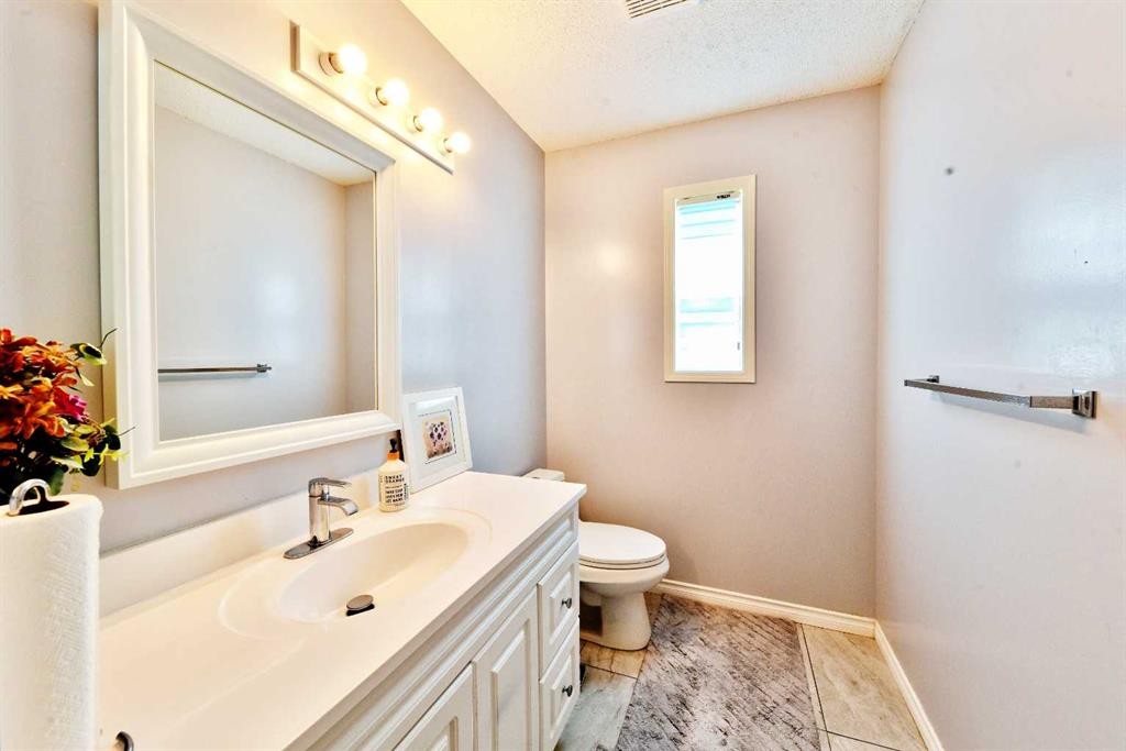 105 Coral Springs Close Ne, Calgary, AB - Indoor Photo Showing Bathroom