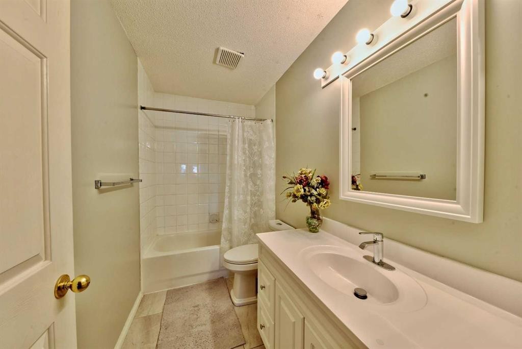 105 Coral Springs Close Ne, Calgary, AB - Indoor Photo Showing Bathroom