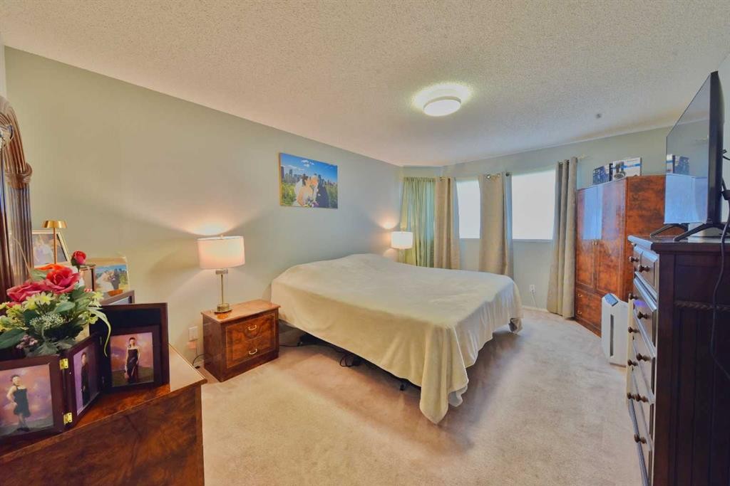 105 Coral Springs Close Ne, Calgary, AB - Indoor Photo Showing Bedroom