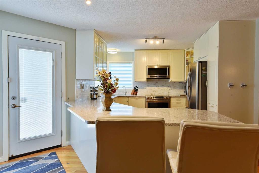 105 Coral Springs Close Ne, Calgary, AB - Indoor Photo Showing Kitchen