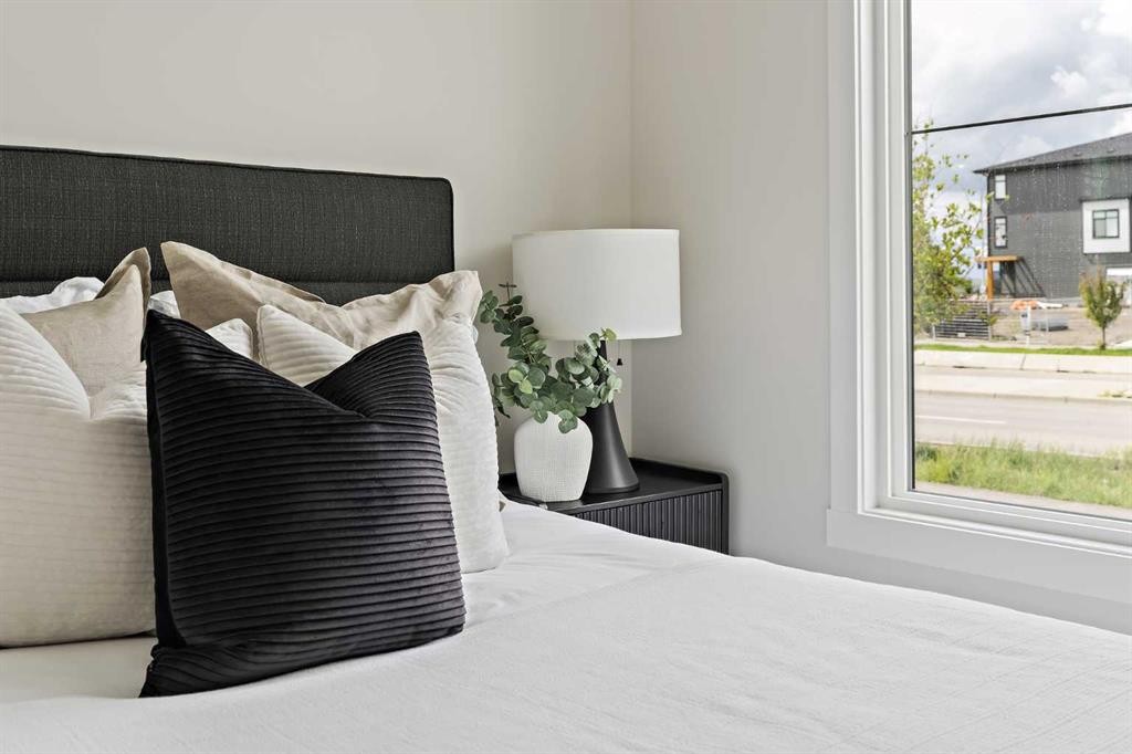 1104-60 Howse Lane, Calgary, AB - Indoor Photo Showing Bedroom