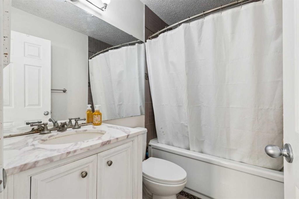 28 Templegreen Bay Ne, Calgary, AB - Indoor Photo Showing Bathroom