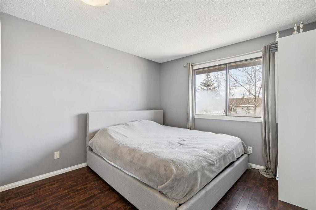28 Templegreen Bay Ne, Calgary, AB - Indoor Photo Showing Bedroom