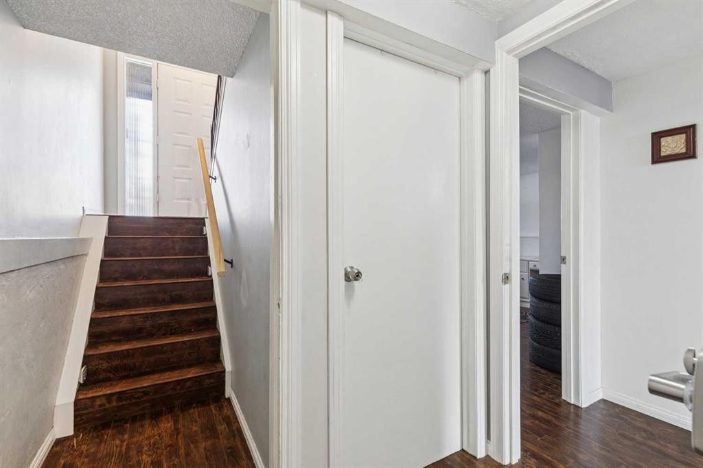 28 Templegreen Bay Ne, Calgary, AB - Indoor Photo Showing Other Room