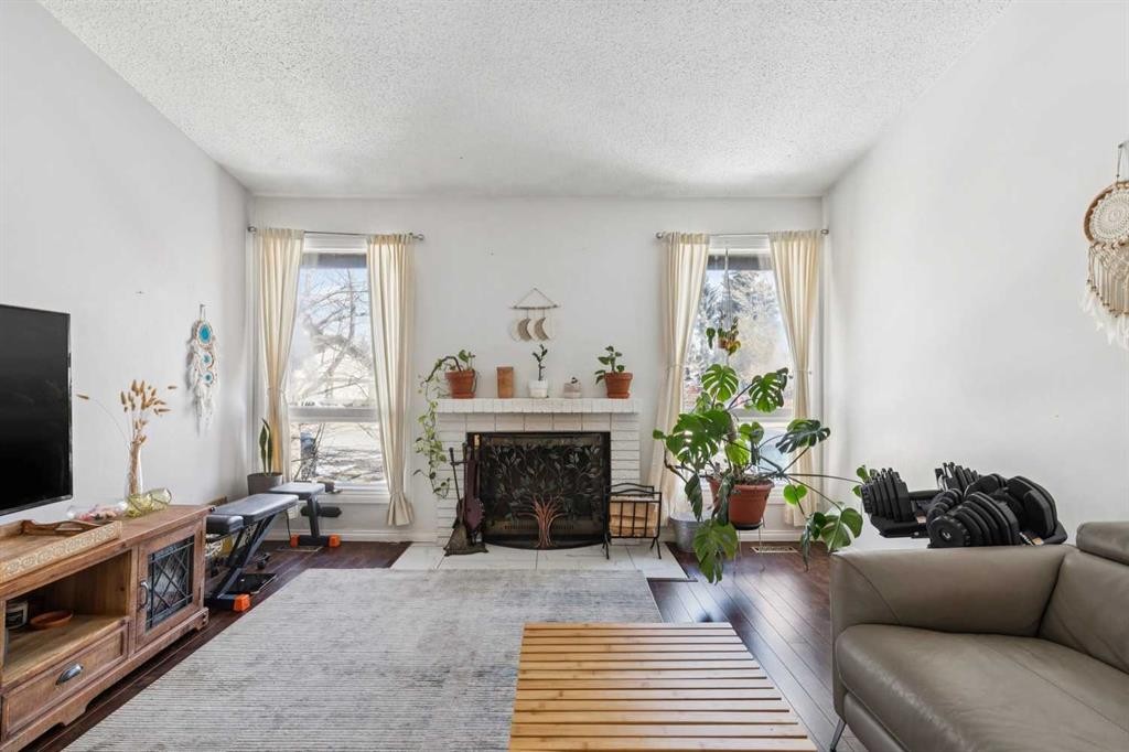 28 Templegreen Bay Ne, Calgary, AB - Indoor Photo Showing Living Room With Fireplace