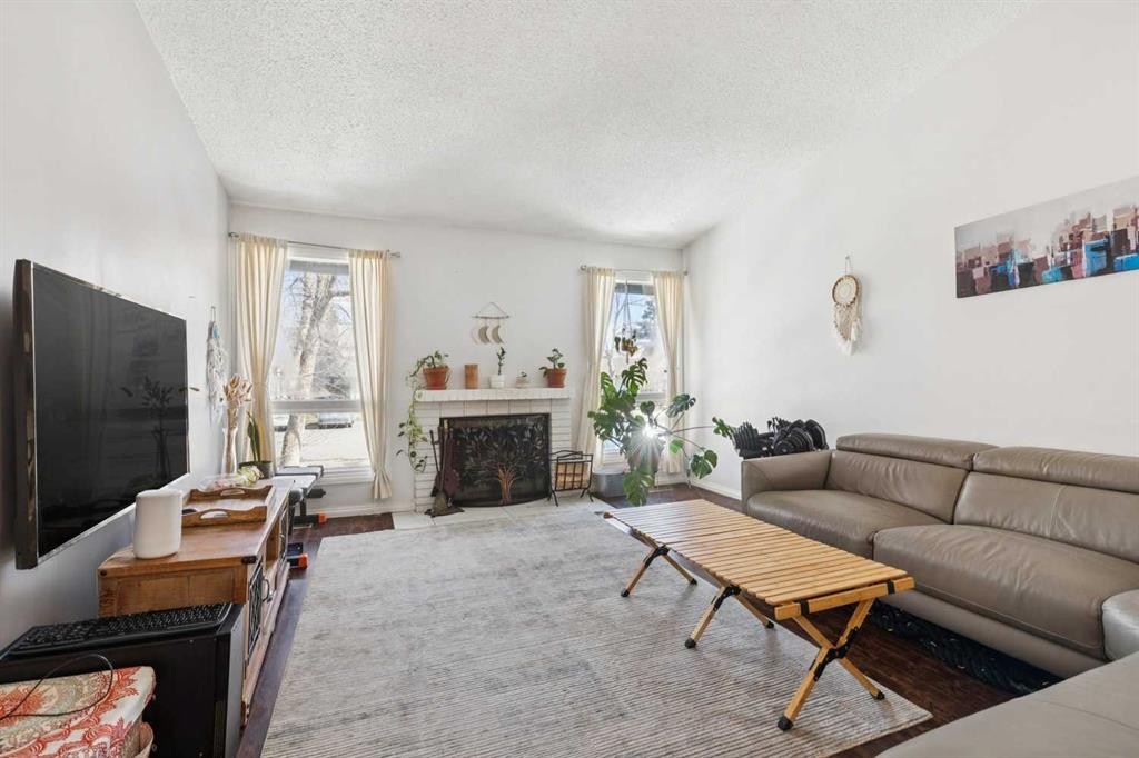 28 Templegreen Bay Ne, Calgary, AB - Indoor Photo Showing Living Room With Fireplace