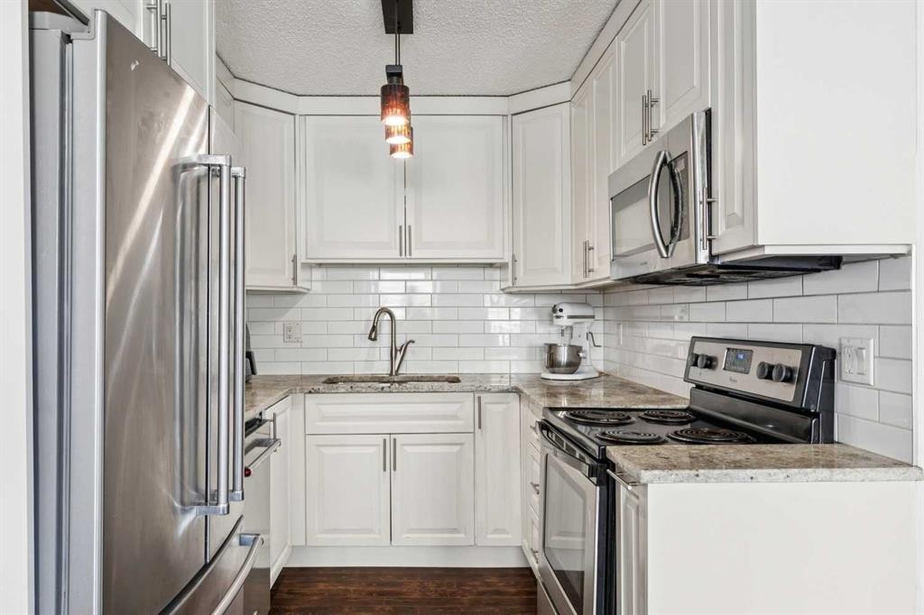 28 Templegreen Bay Ne, Calgary, AB - Indoor Photo Showing Kitchen With Stainless Steel Kitchen With Upgraded Kitchen