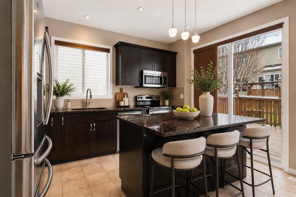 149 Windridge Road Sw, Airdrie, AB - Indoor Photo Showing Kitchen