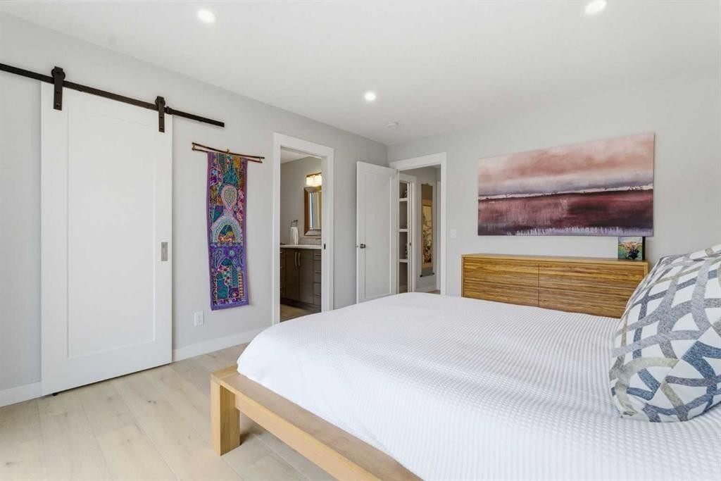 832 Edgemont Road Nw, Calgary, AB - Indoor Photo Showing Bedroom