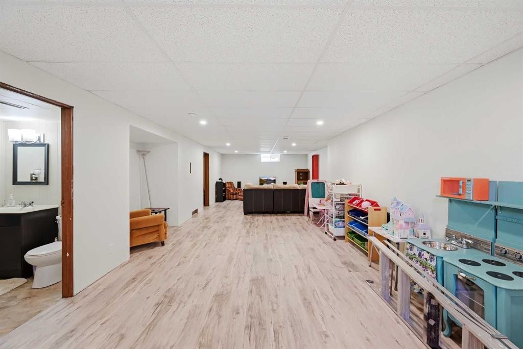 1012 Riddell Place Se, Calgary, AB - Indoor