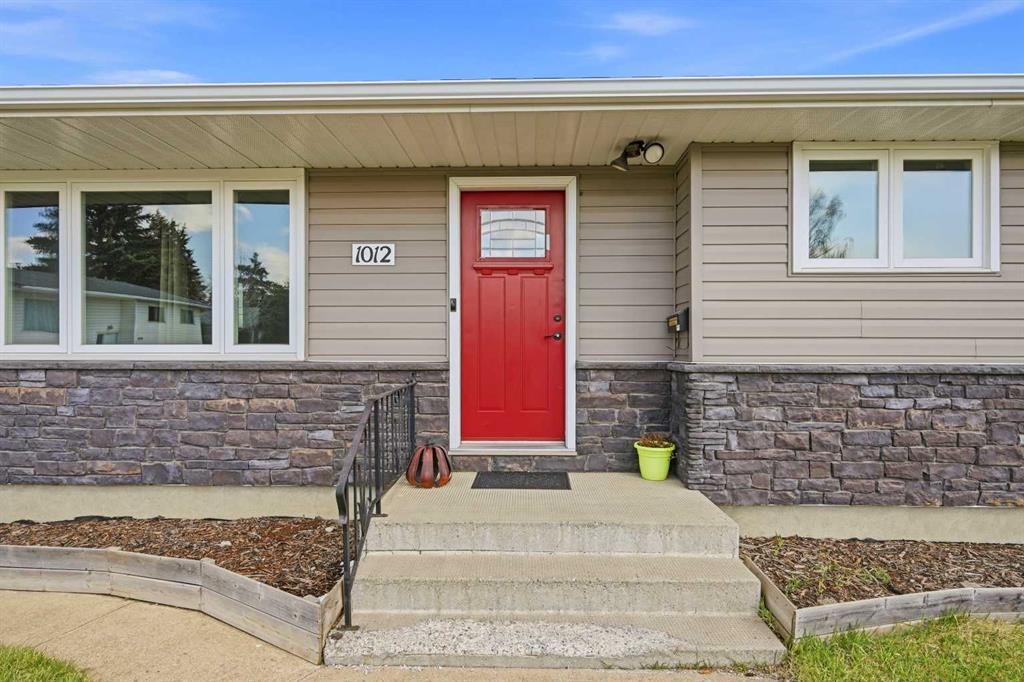 1012 Riddell Place Se, Calgary, AB - Outdoor With Exterior