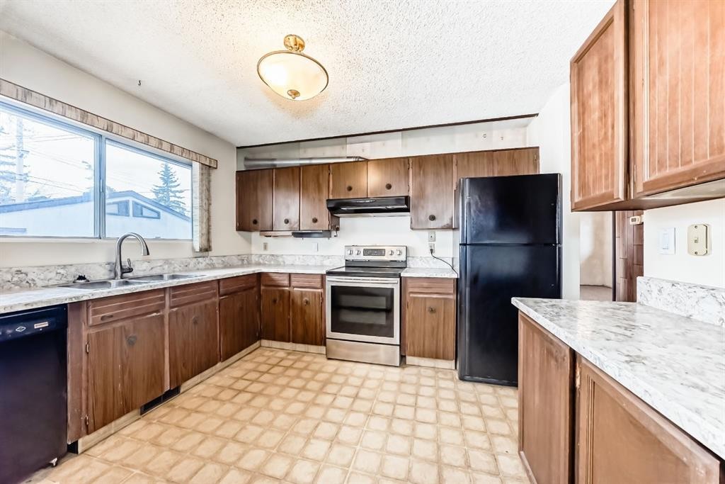 619 Maryvale Way Ne, Calgary, AB - Indoor Photo Showing Kitchen With Double Sink