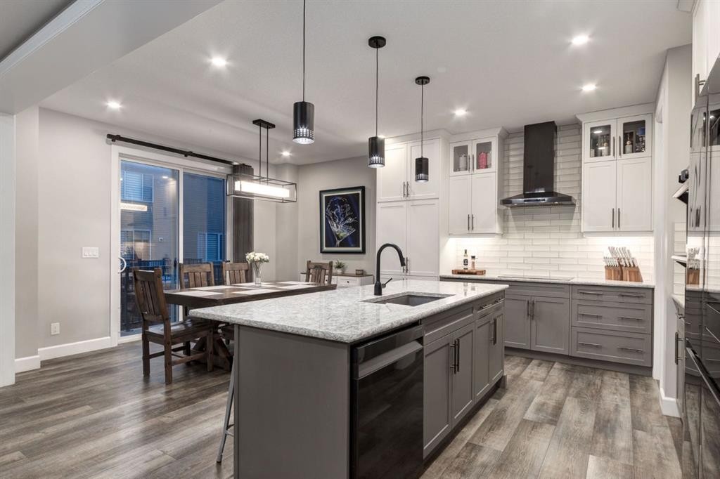 166 Osborne Common Sw, Airdrie, AB - Indoor Photo Showing Kitchen With Upgraded Kitchen