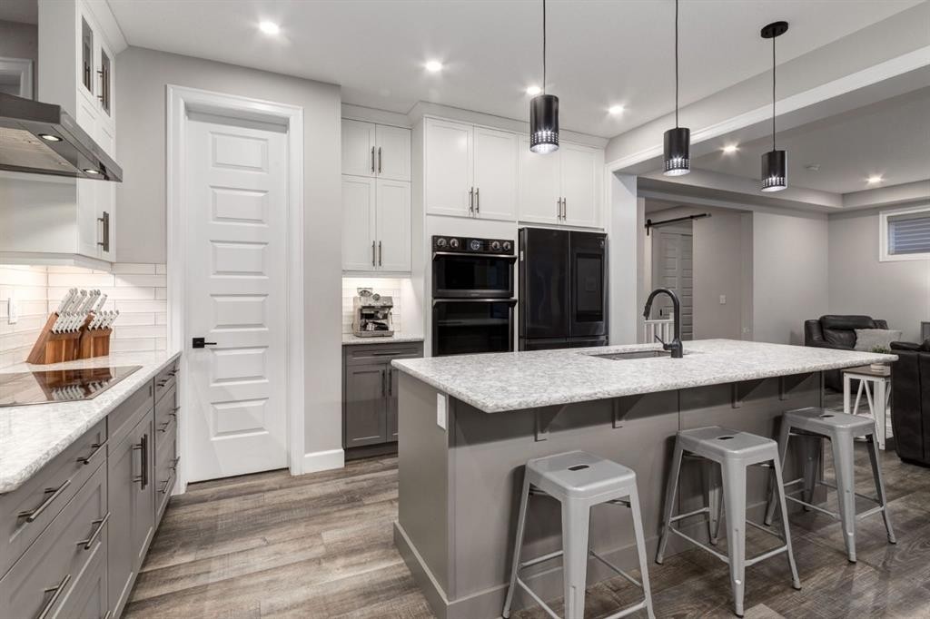 166 Osborne Common Sw, Airdrie, AB - Indoor Photo Showing Kitchen With Upgraded Kitchen
