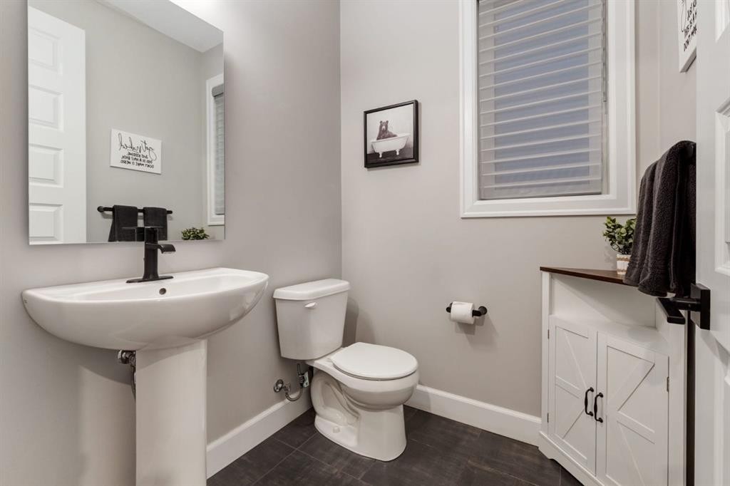 166 Osborne Common Sw, Airdrie, AB - Indoor Photo Showing Bathroom