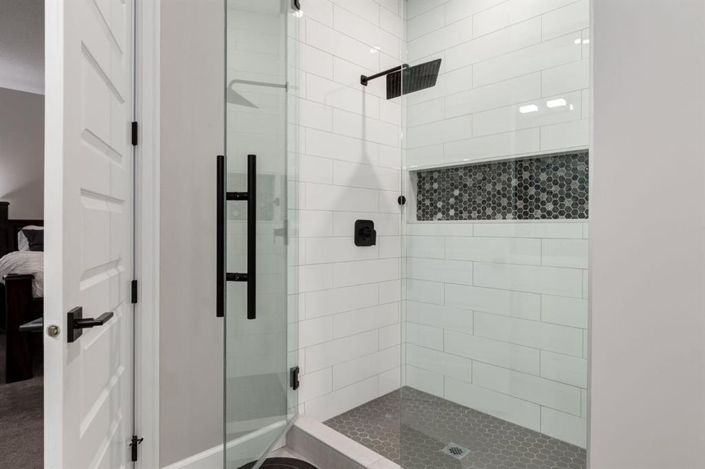 166 Osborne Common Sw, Airdrie, AB - Indoor Photo Showing Bathroom