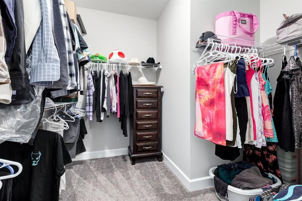 166 Osborne Common Sw, Airdrie, AB - Indoor With Storage