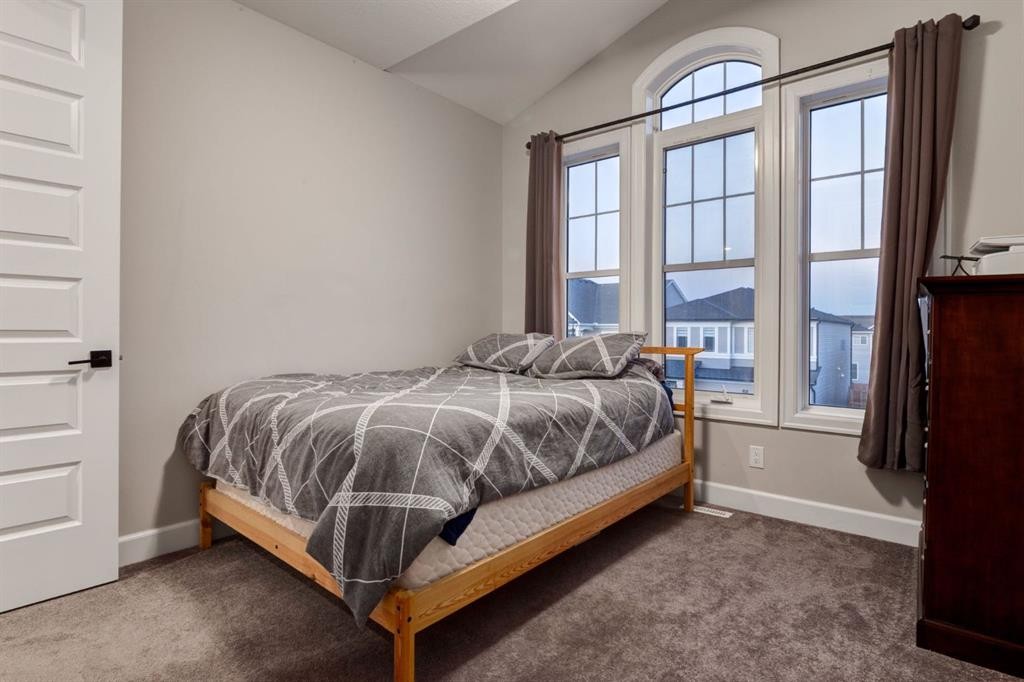 166 Osborne Common Sw, Airdrie, AB - Indoor Photo Showing Bedroom