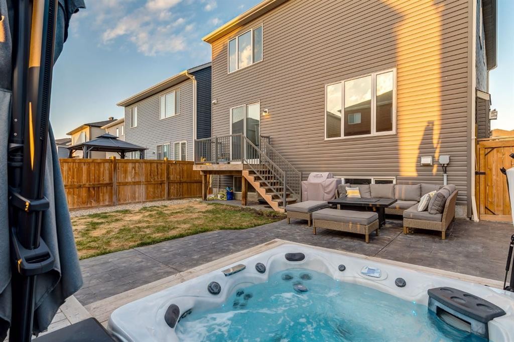 166 Osborne Common Sw, Airdrie, AB - Outdoor With Exterior