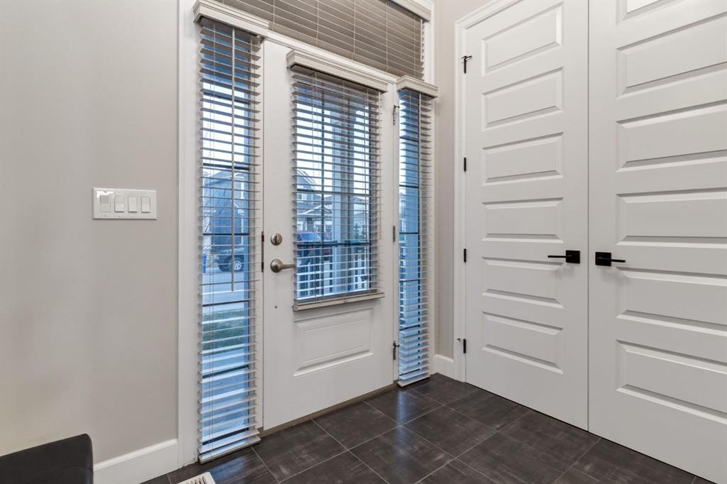 166 Osborne Common Sw, Airdrie, AB - Indoor Photo Showing Other Room