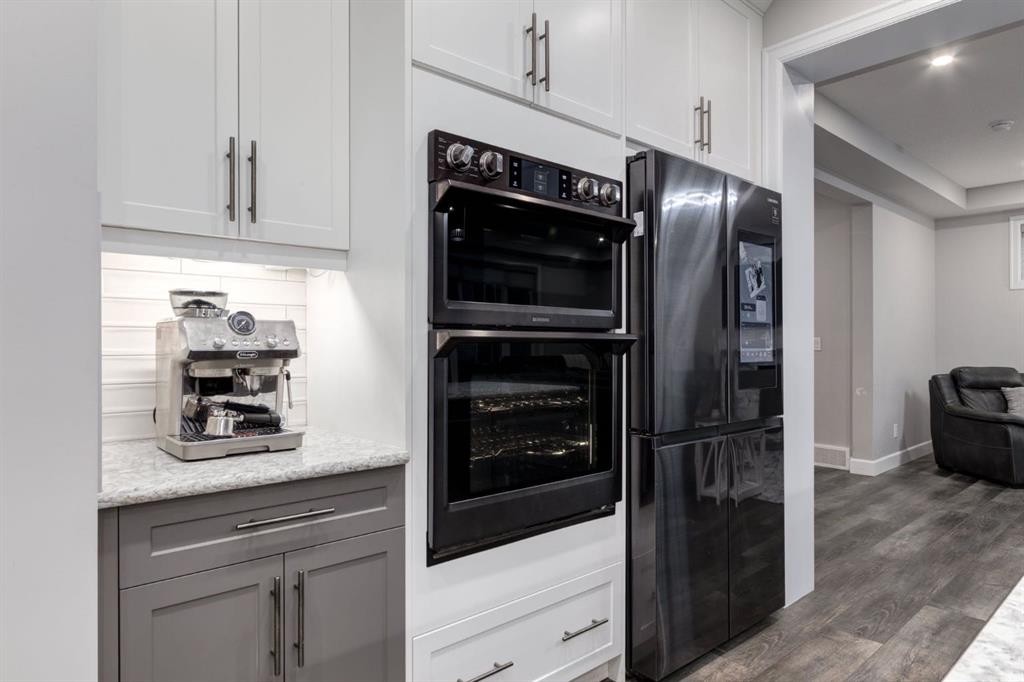 166 Osborne Common Sw, Airdrie, AB - Indoor Photo Showing Kitchen