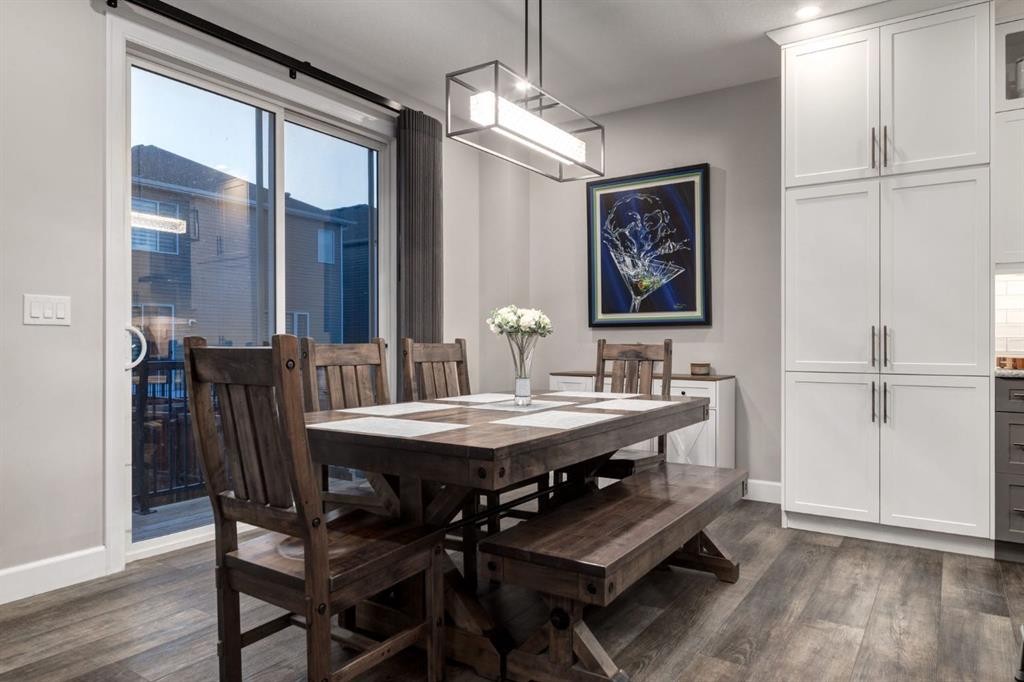 166 Osborne Common Sw, Airdrie, AB - Indoor Photo Showing Dining Room