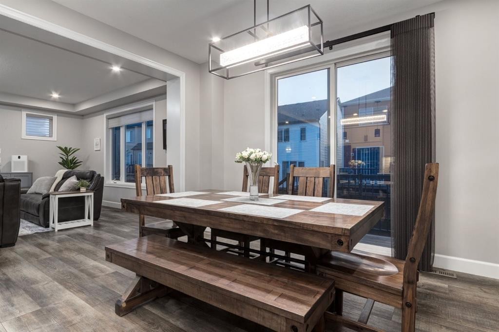 166 Osborne Common Sw, Airdrie, AB - Indoor Photo Showing Dining Room