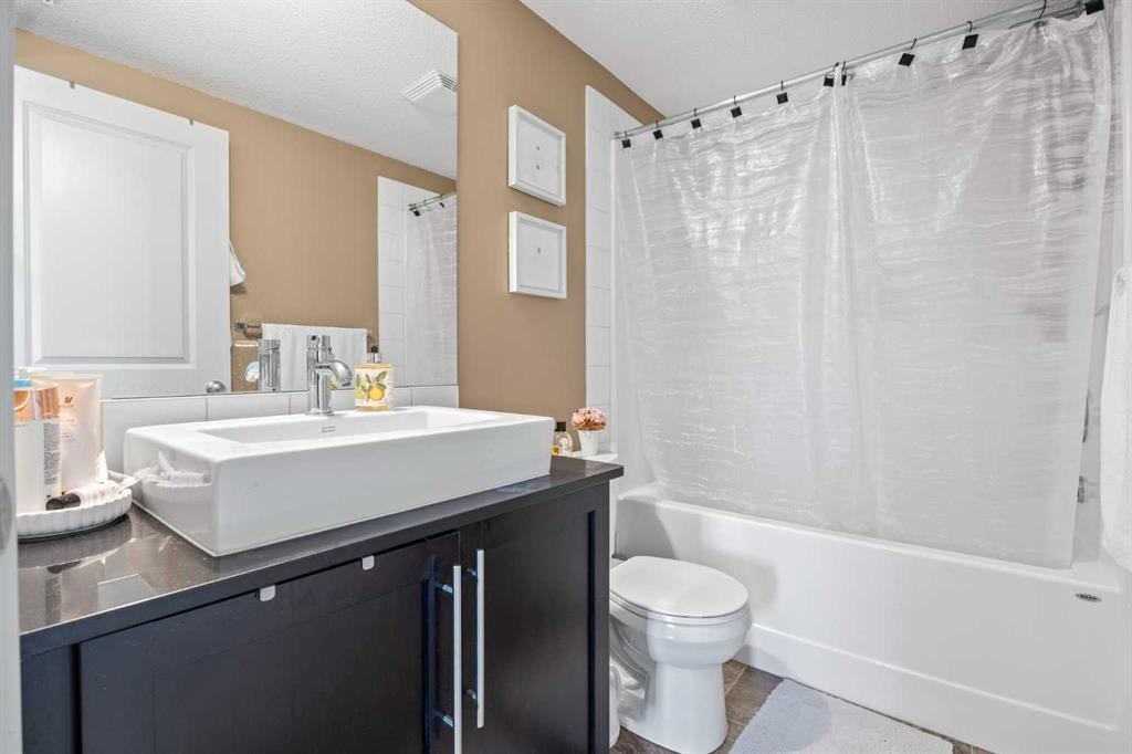 5209-155 Skyview Ranch Way Ne, Calgary, AB - Indoor Photo Showing Bathroom