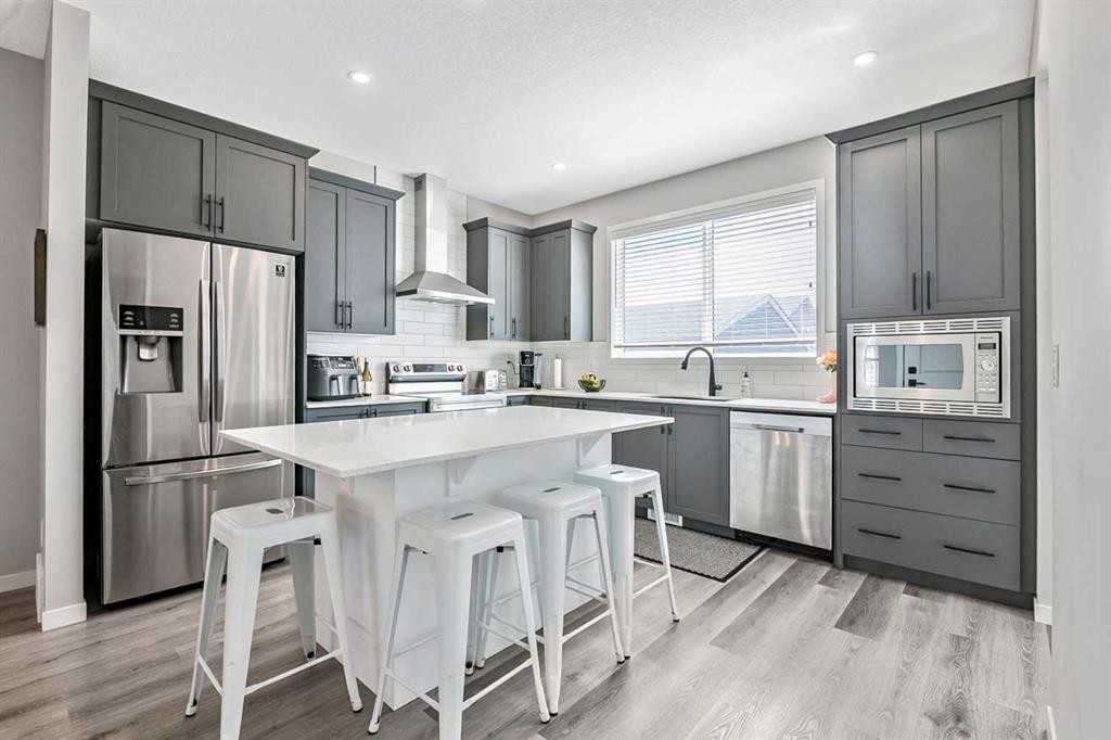 68 Wolf Gate, Okotoks, AB - Indoor Photo Showing Kitchen With Upgraded Kitchen