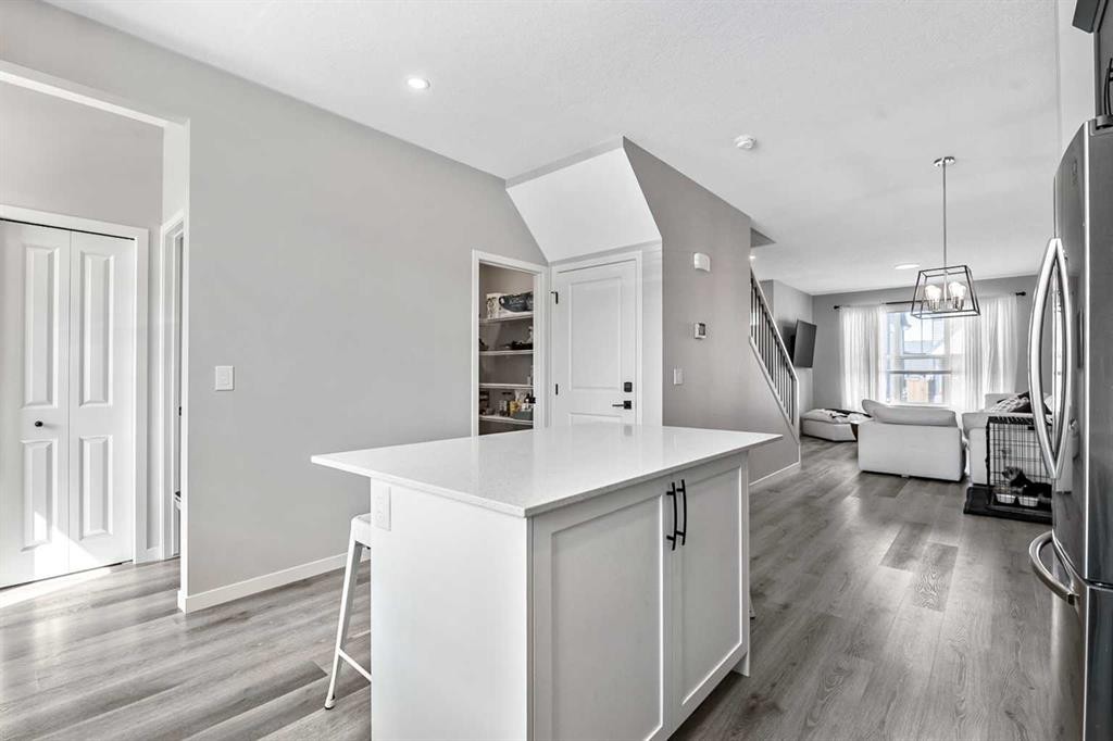 68 Wolf Gate, Okotoks, AB - Indoor
