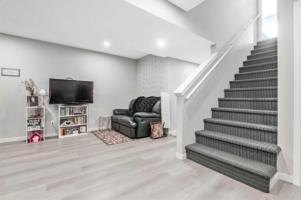 68 Wolf Gate, Okotoks, AB - Indoor