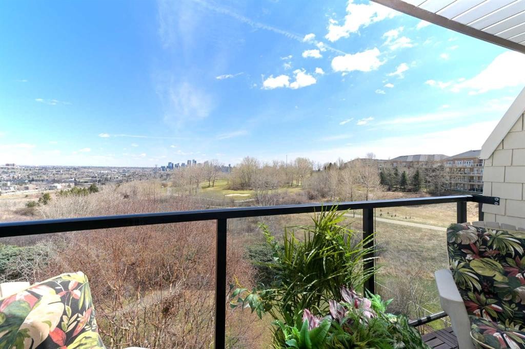 303-524 Cedar Crescent Sw, Calgary, AB - Outdoor With View