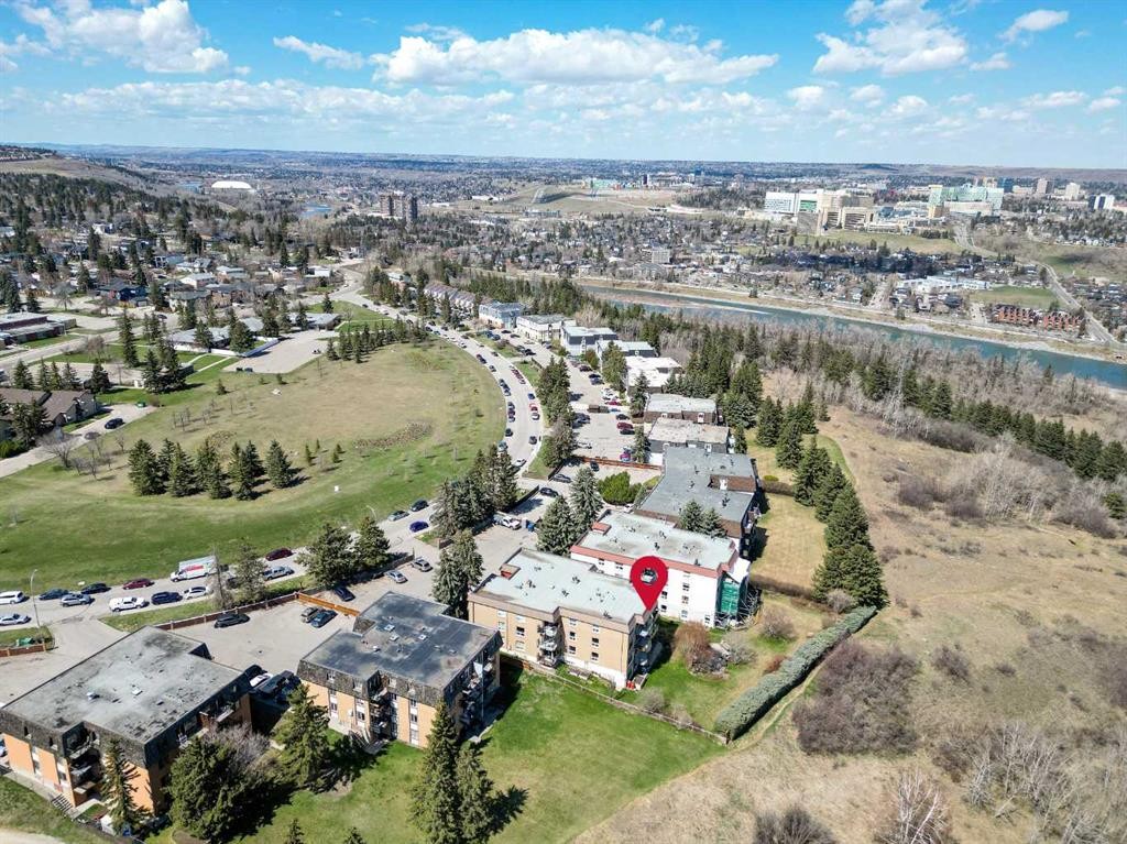 303-524 Cedar Crescent Sw, Calgary, AB - Outdoor With View
