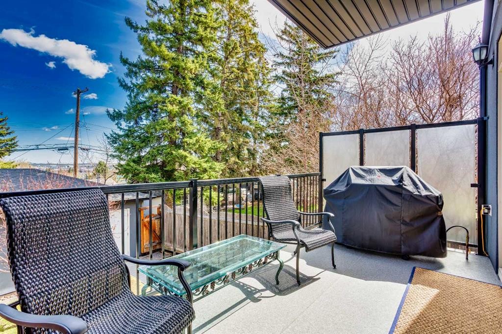 136 43 Avenue Nw, Calgary, AB - Outdoor With Exterior