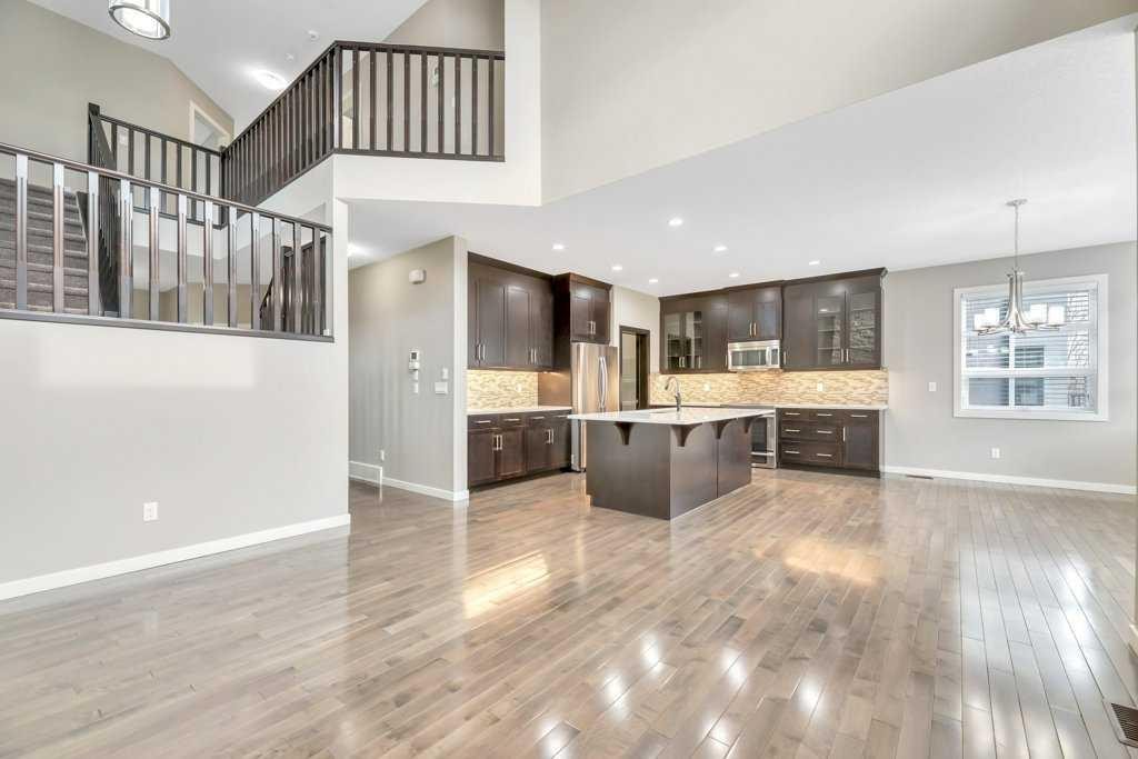 29 Aspen Summit Point Sw, Calgary, AB - Indoor Photo Showing Kitchen With Upgraded Kitchen