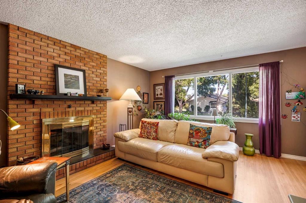 5 Fraser Road Se, Calgary, AB - Indoor Photo Showing Living Room With Fireplace