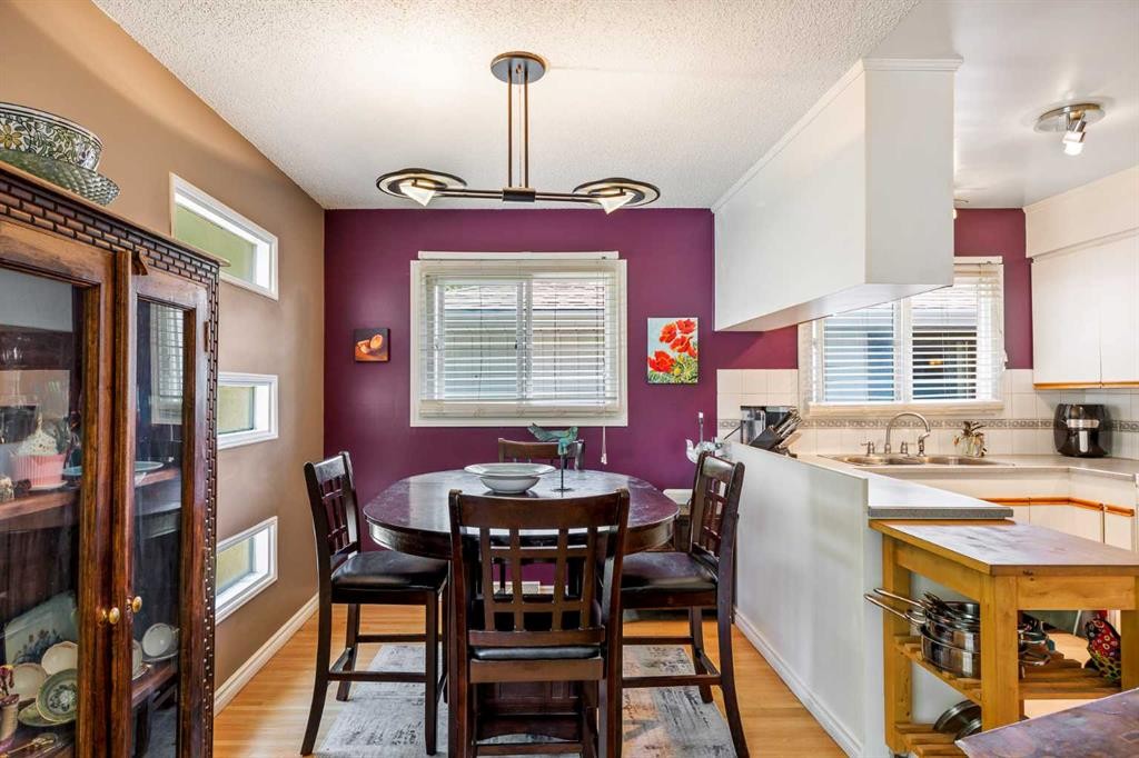 5 Fraser Road Se, Calgary, AB - Indoor Photo Showing Dining Room