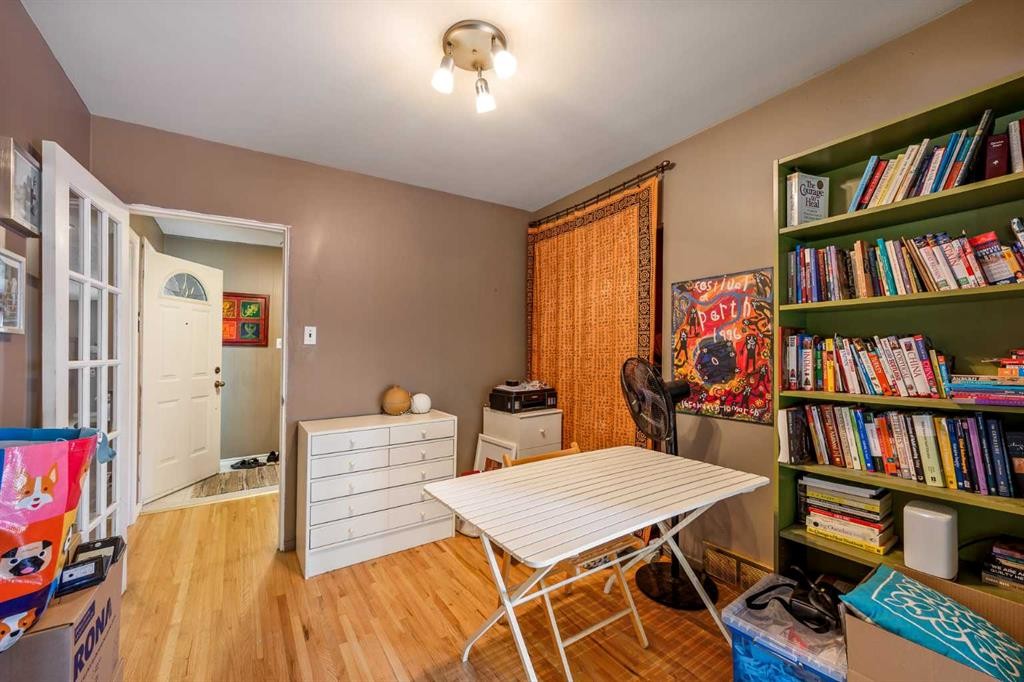 5 Fraser Road Se, Calgary, AB - Indoor Photo Showing Other Room